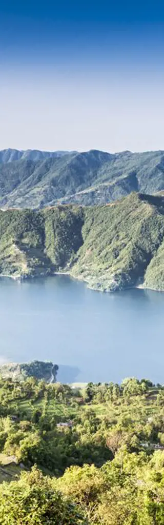 Bergpanorama und Wildtiere in Nepal